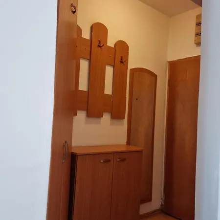 Lester Apartment