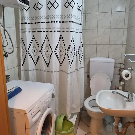Lester Apartment